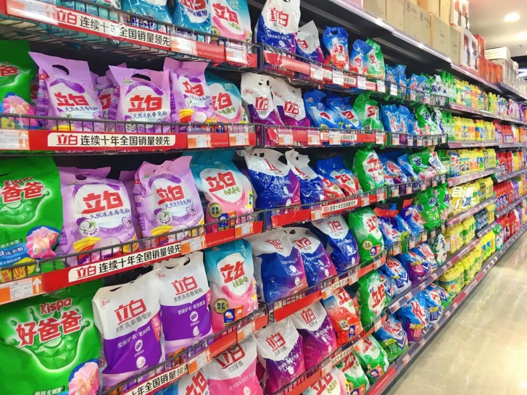合浦商業新地標！XX大型超市盛大開業，日用百貨區人潮涌動，福利引爆全城